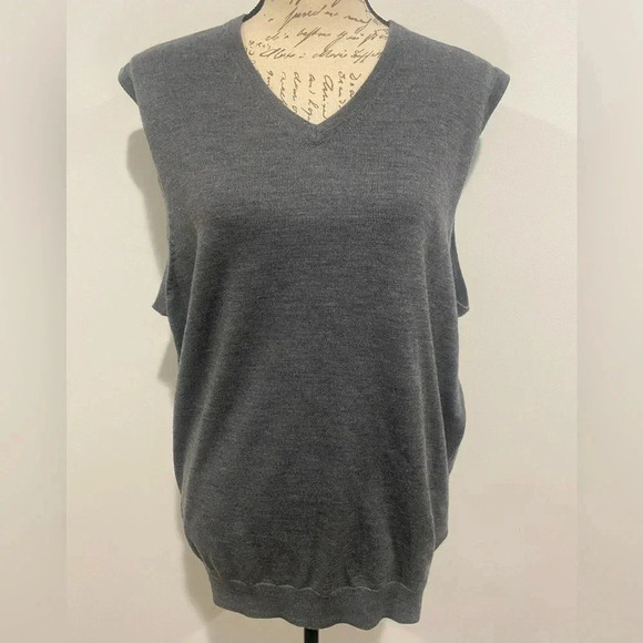 Jos. A. Bank Traveler Merino Wool Vest Sweater 100% Merino Wool size LARGE Gray - Picture 1 of 7